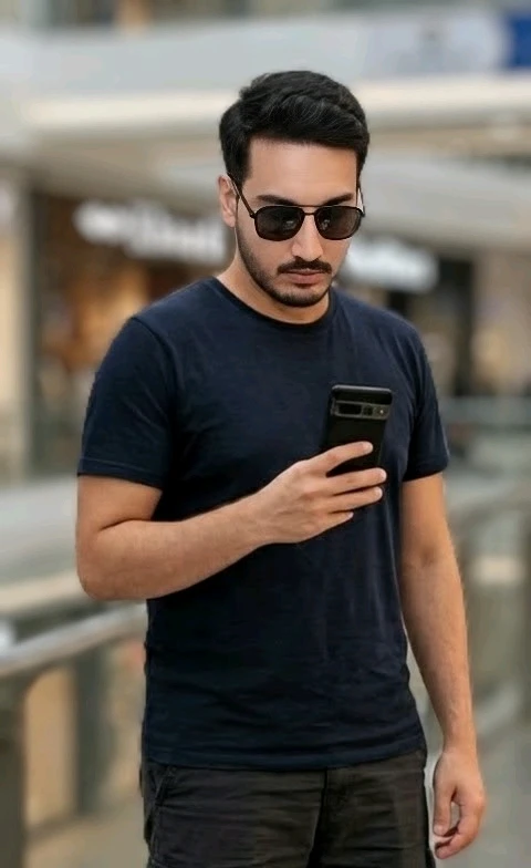 GIF eropgeluede vum Bilal
