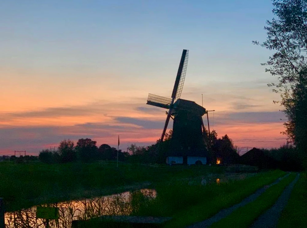 GIF uploaded by APØLLYØN