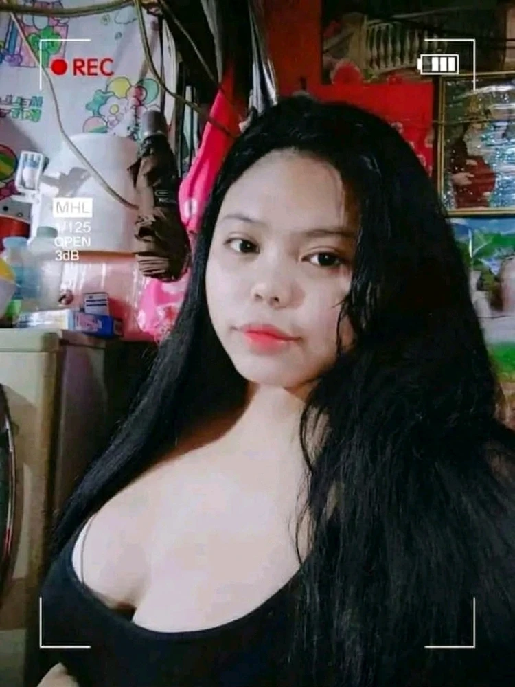 Rica Mae يۈكلىگەن GIF