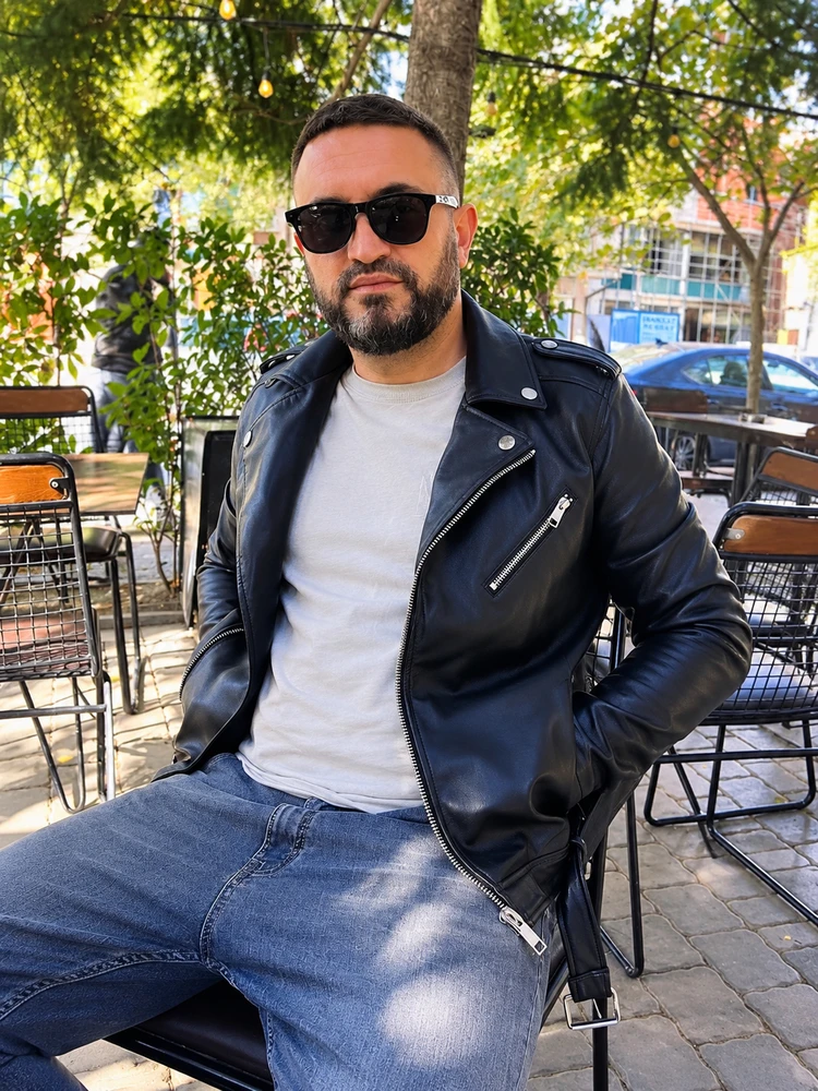 GIF lastet opp av Gazmend