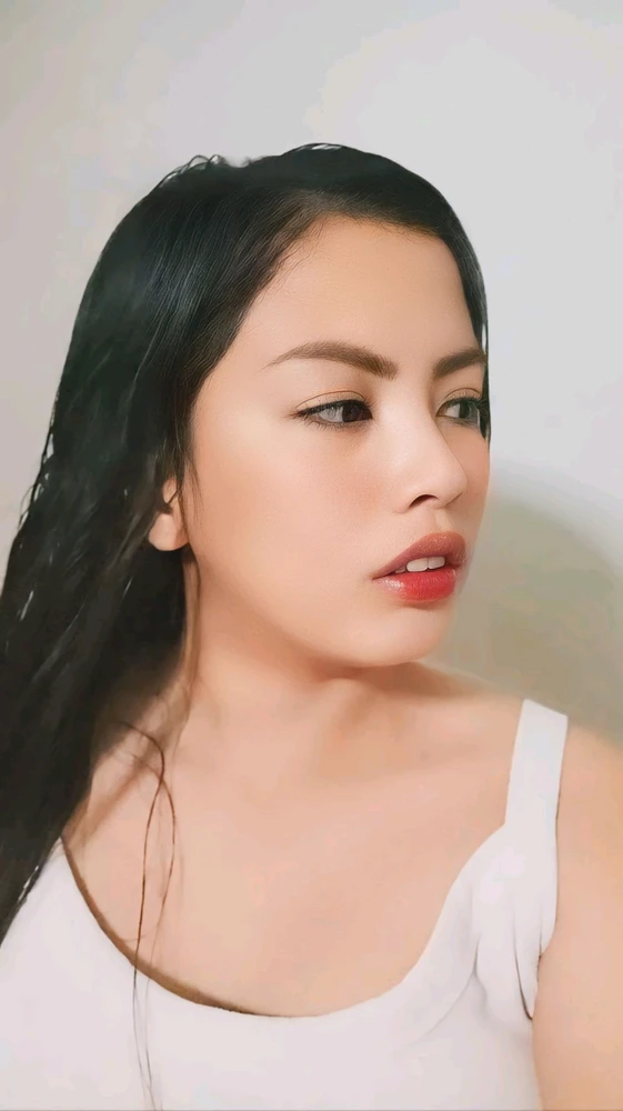 Selene жүктөгөн GIF