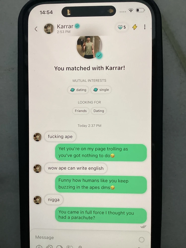 GIF ilipakiwa na Daphine