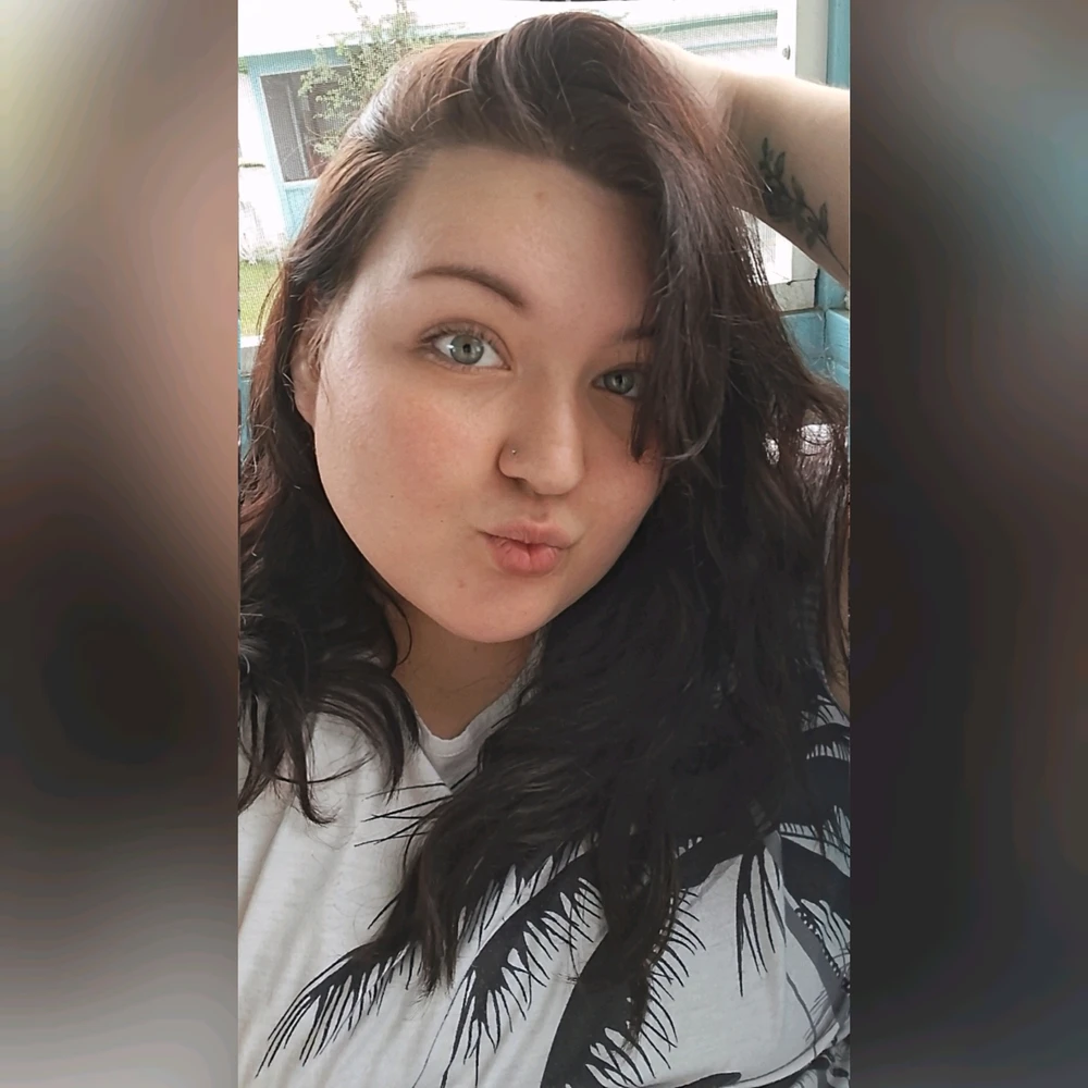 GIF na in-upload ni Angel Faye