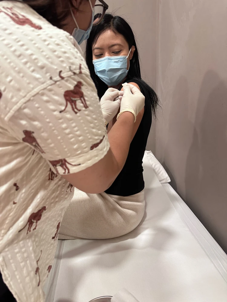GIF yaikidwa ndi Nina