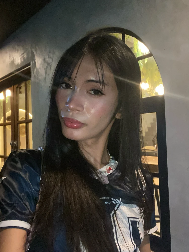 GIF បង្ហោះដោយ Innie