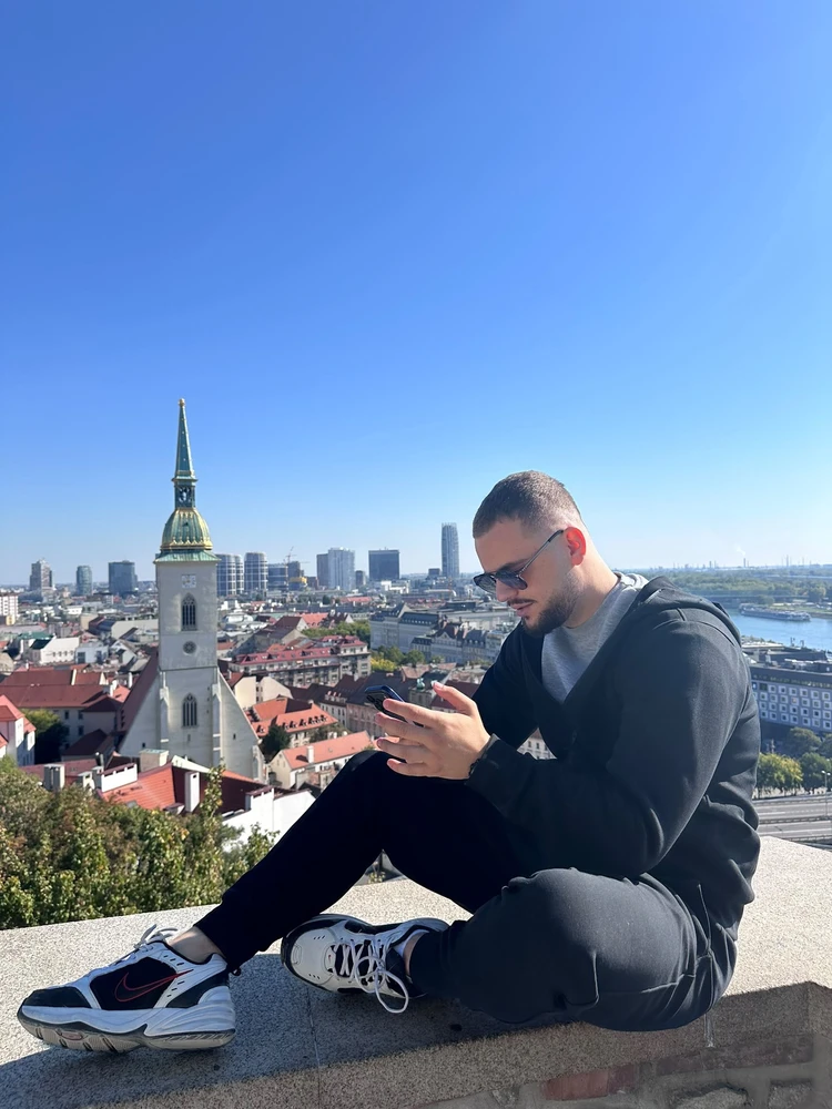 GIF naložil Samir
