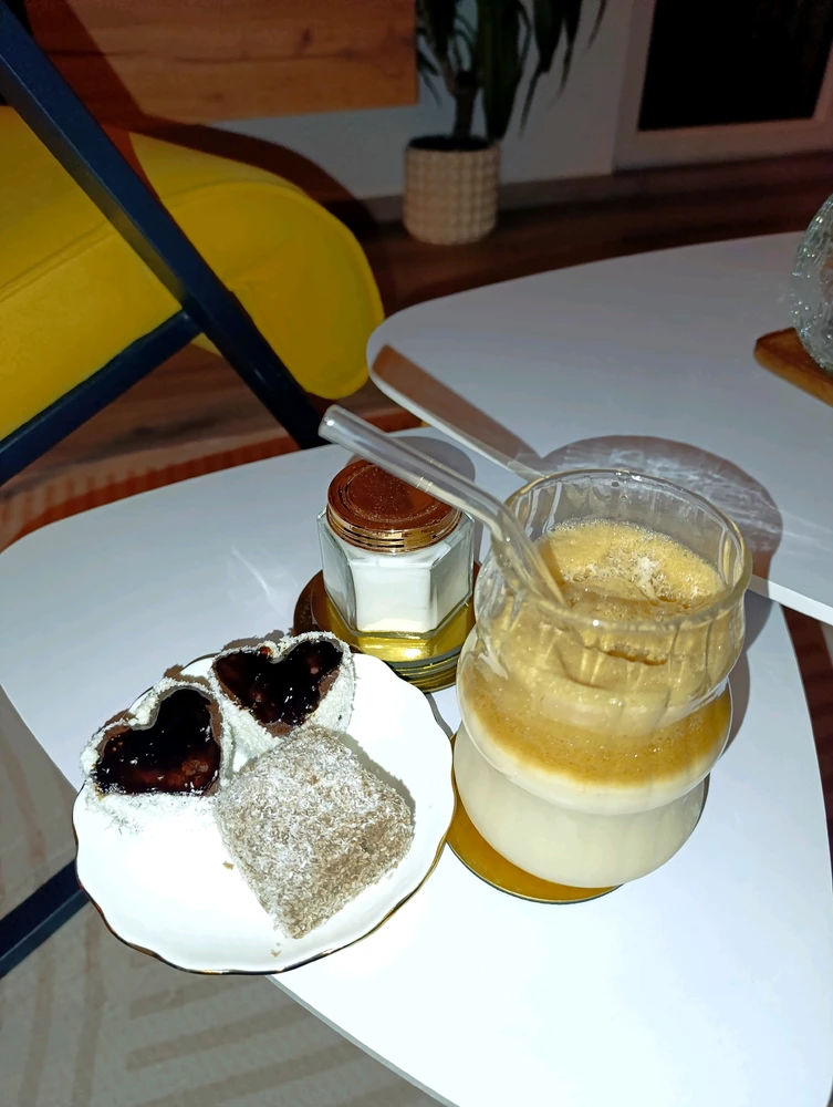 GIF yakaiswa naNik