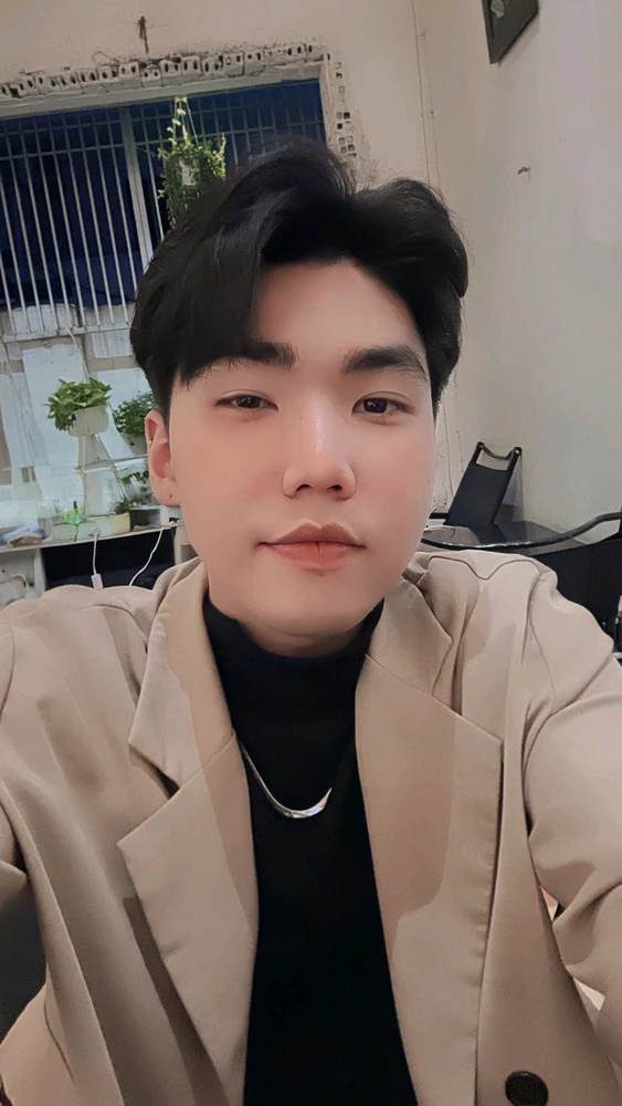 GIF uploaded by Tuấn