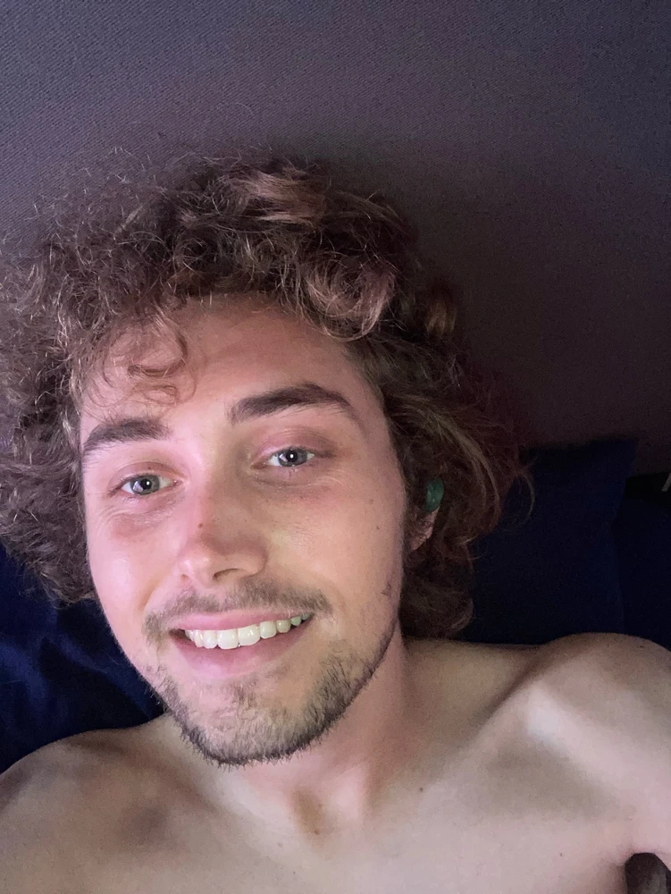 GIF Lucas tarapyndan ýüklenen