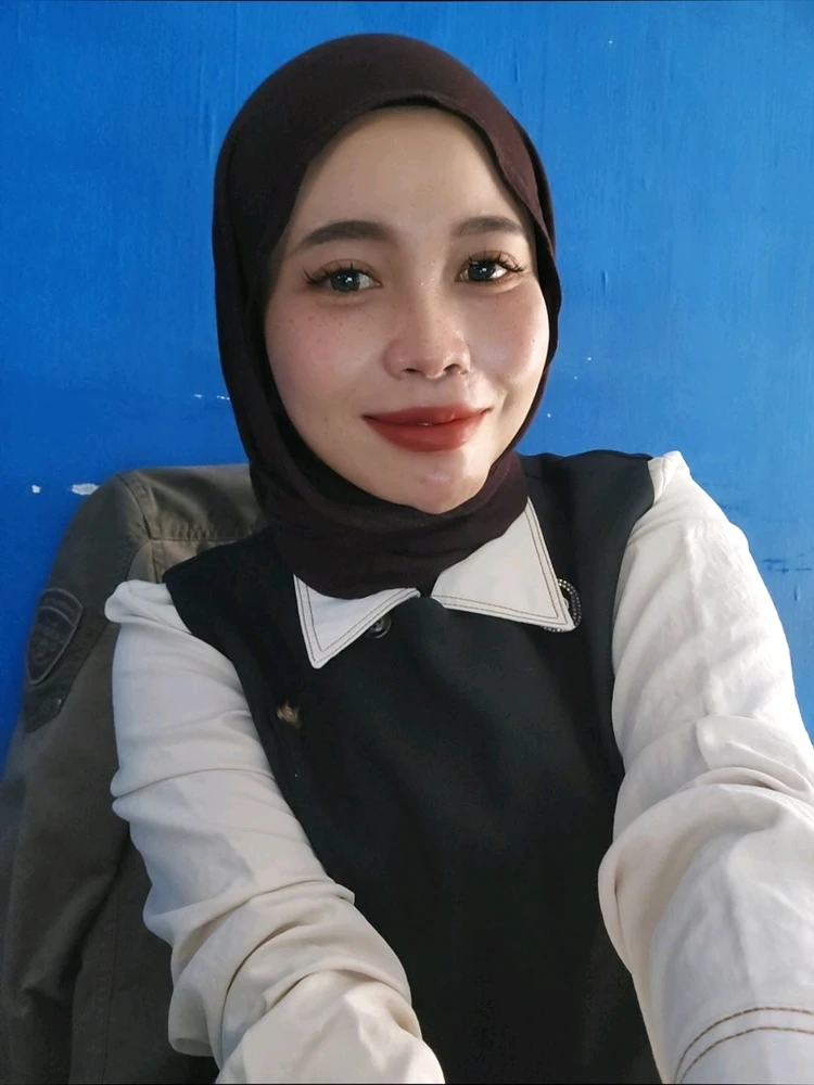 GIF uploaded by Winda