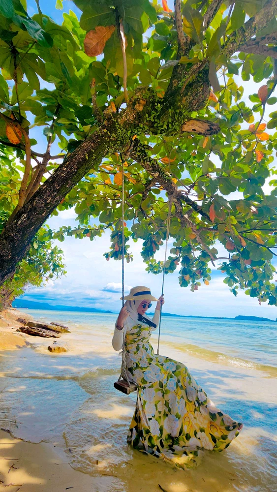 GIF uploaded by Winda
