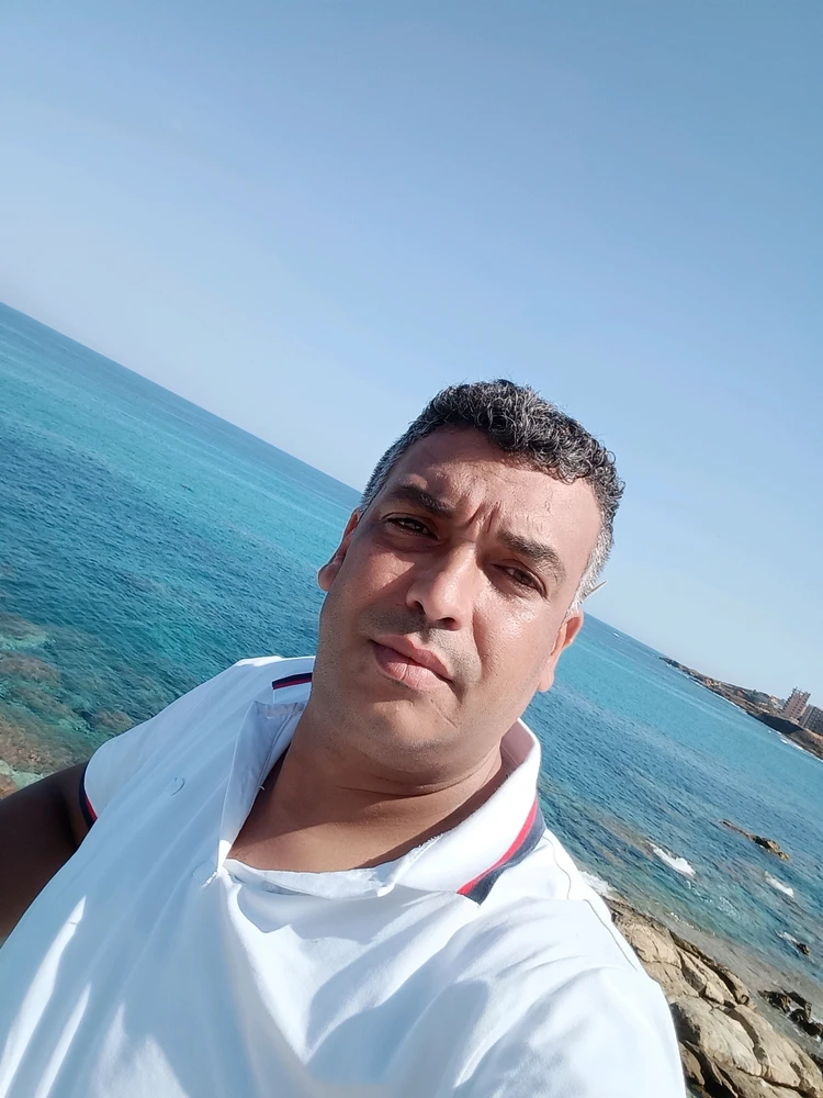 GIF uploaded by Djamel