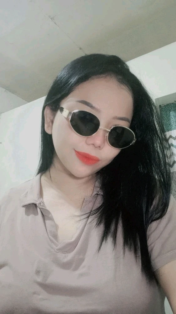 GIF uploaded by Tika