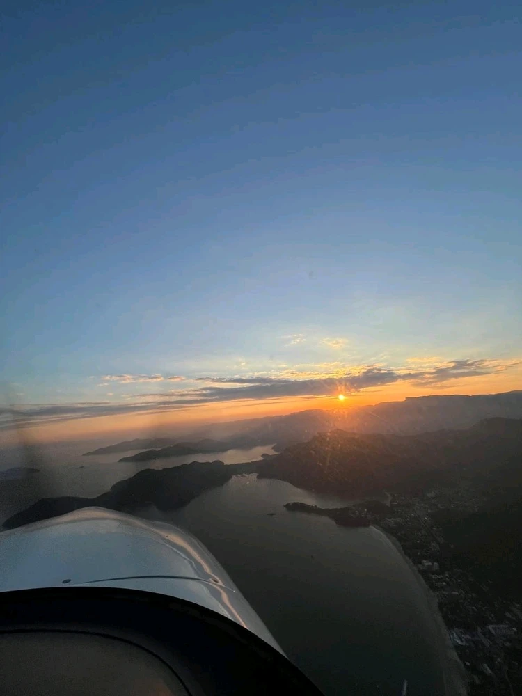 GIF uploaded by Vinicius