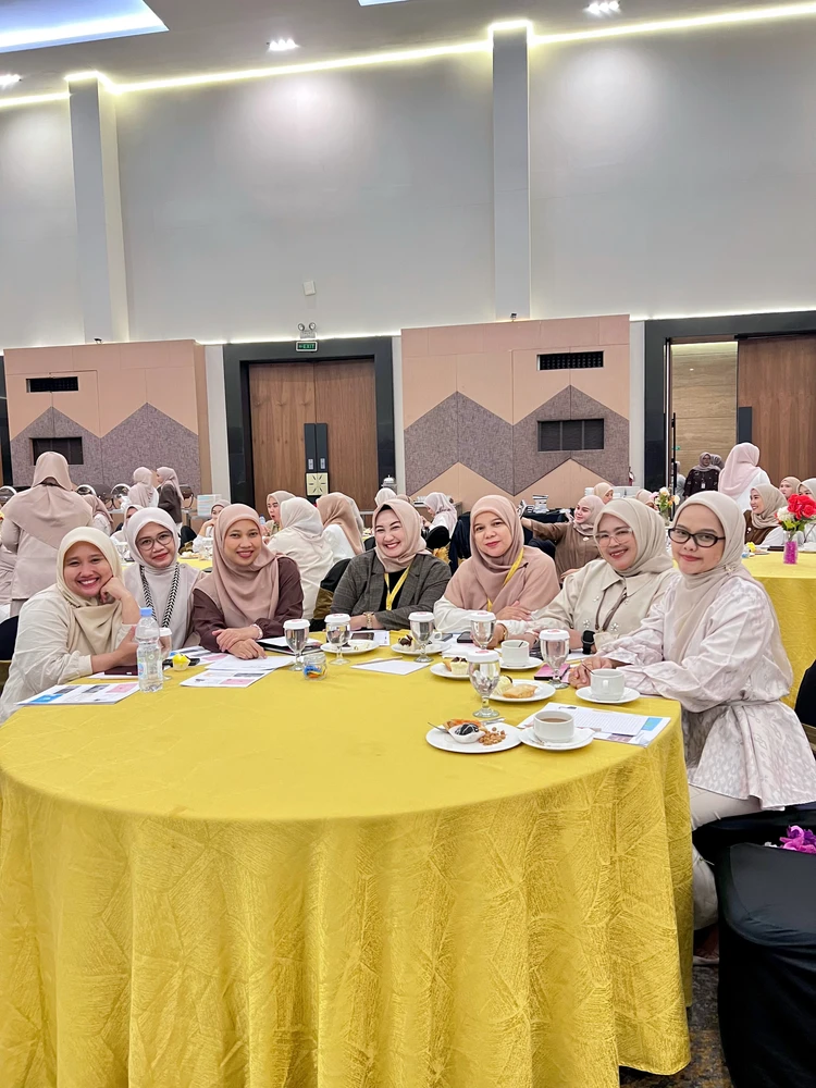 GIF e kentsoeng ke Krisna Yunita