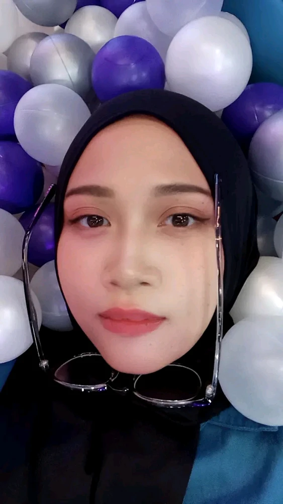 GIF Fairuz tarapyndan ýüklenen