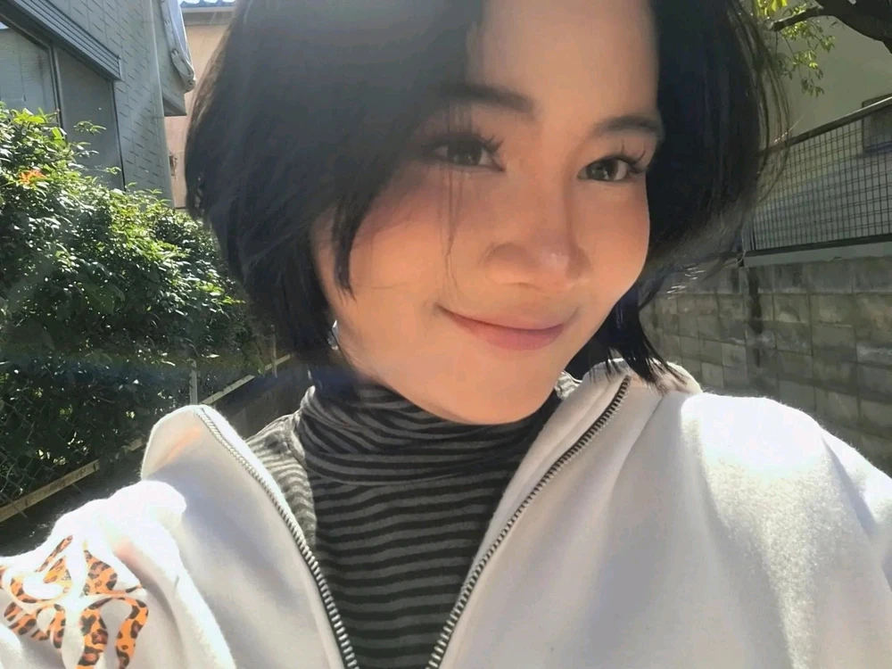 GIF uploaded by Mara