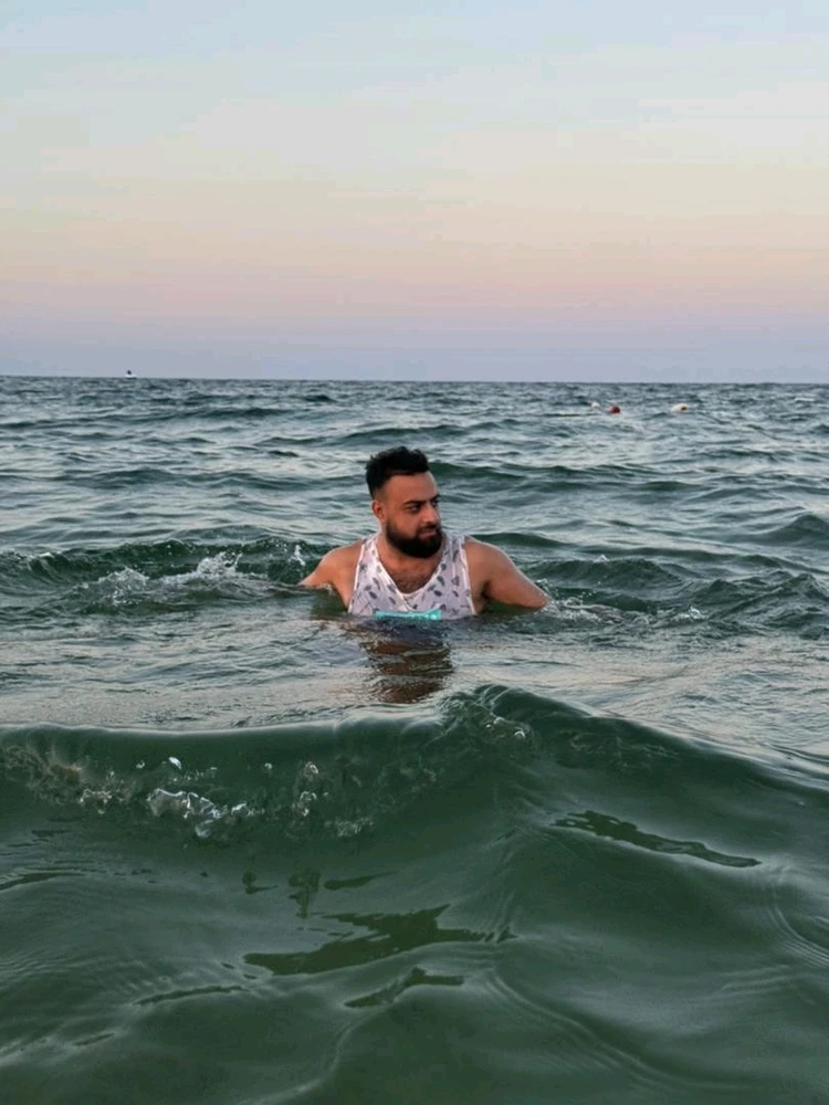 GIF Karim te mete