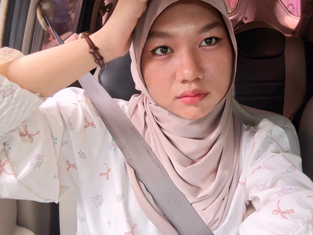 GIF uploaded by Hana