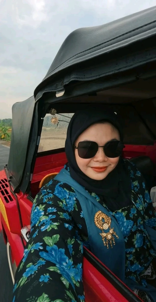 Hallo يۈكلىگەن GIF