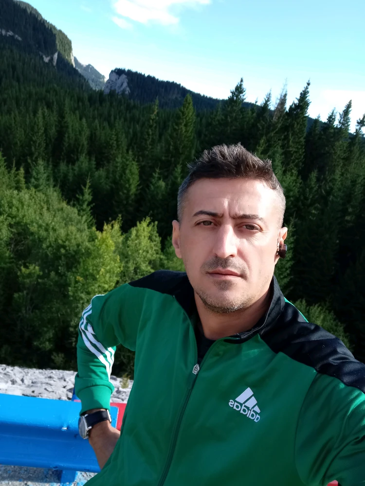 GIF uploaded by Sandu