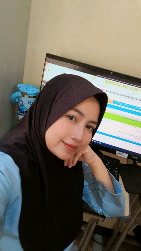 GIF uploaded by Risa