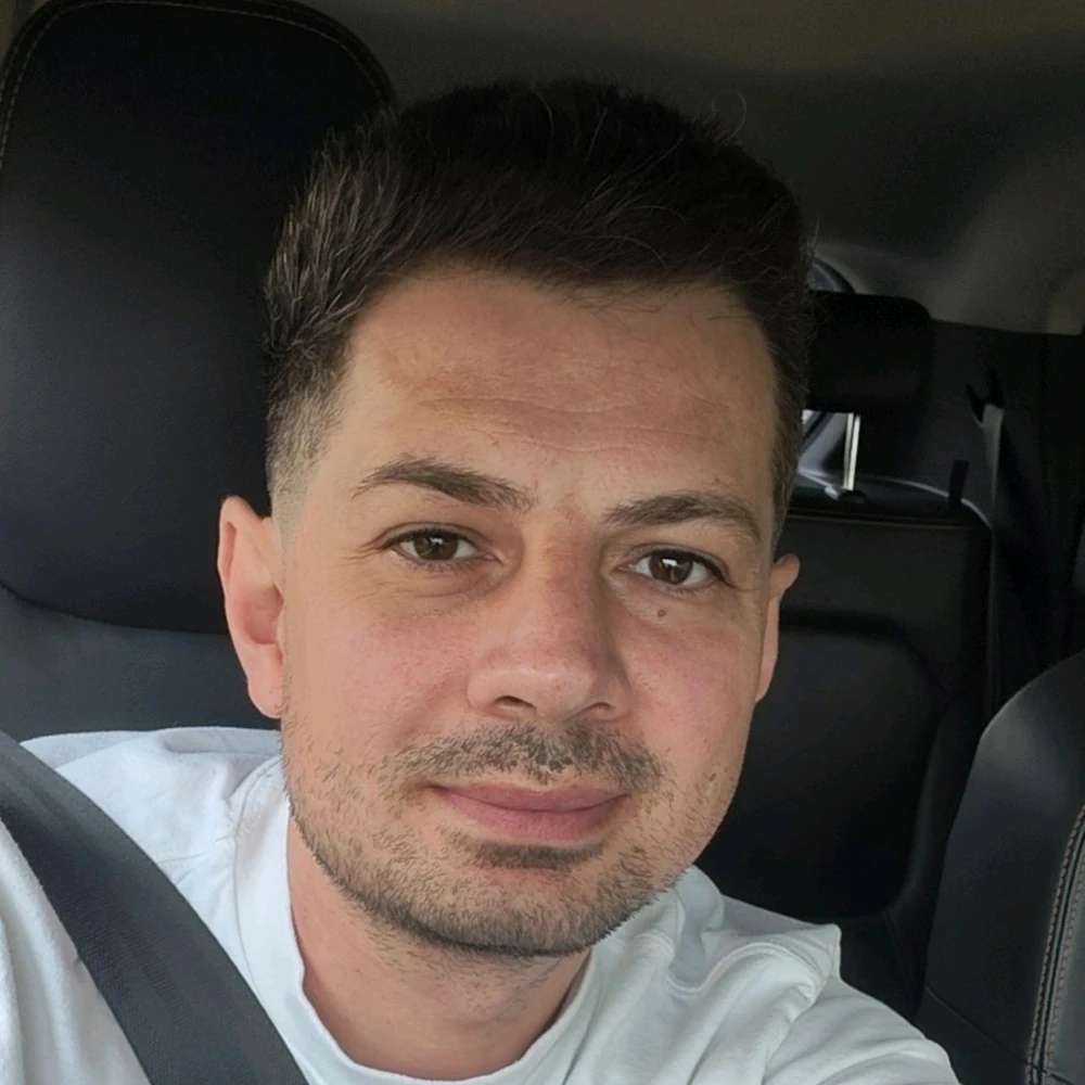 GIF uploaded by Raoul