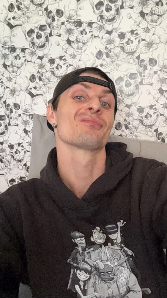 Chris жүктөгөн GIF
