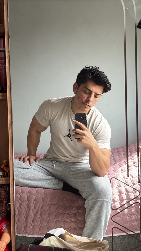 GIF uu soo galiyey Cihan