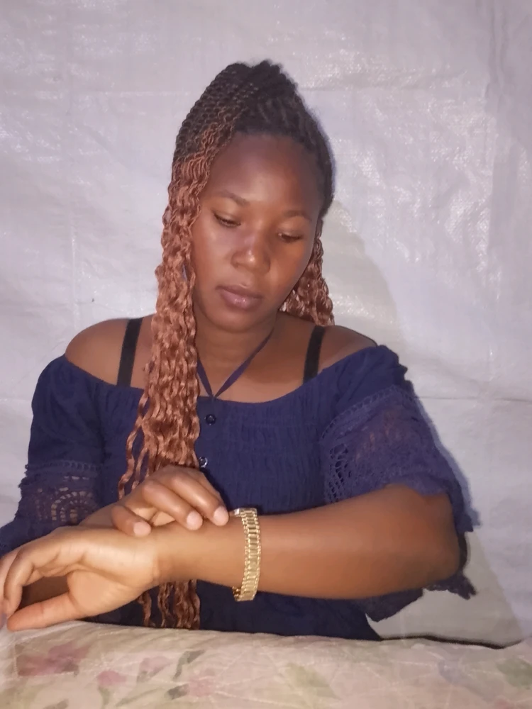 GIF diunggah ku Lilyan kaweesi