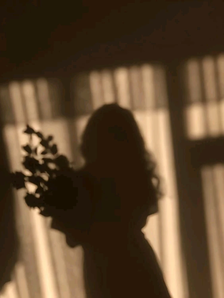 Emma பதிவேற்றிய GIF