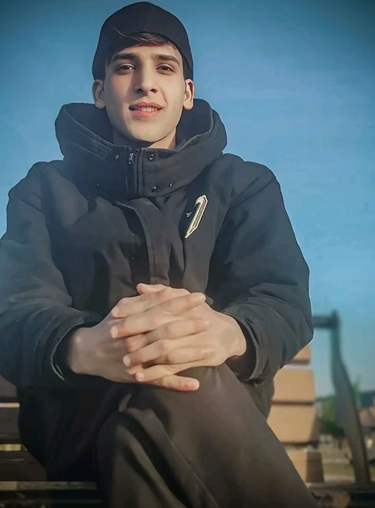 GIF gi-upload ni Hussein