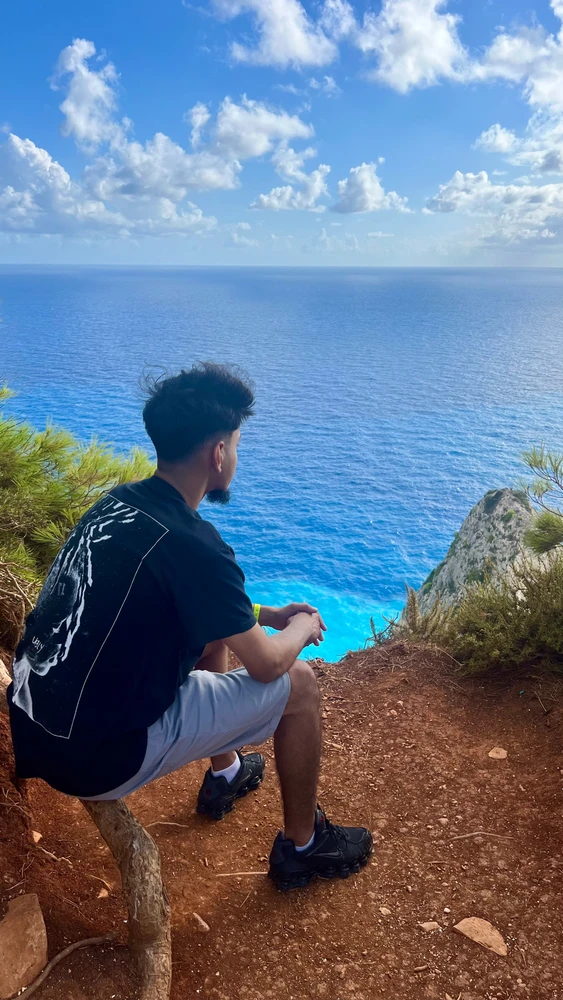 GIF diunggah oleh Nas