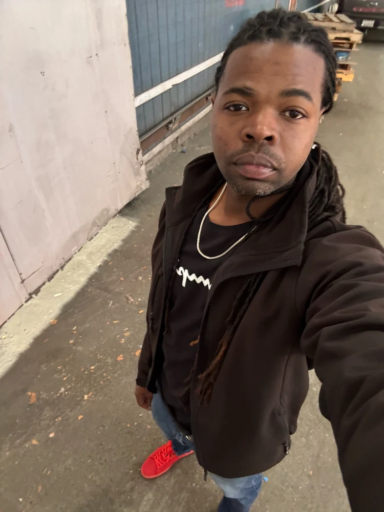 GIF uu soo galiyey Devin