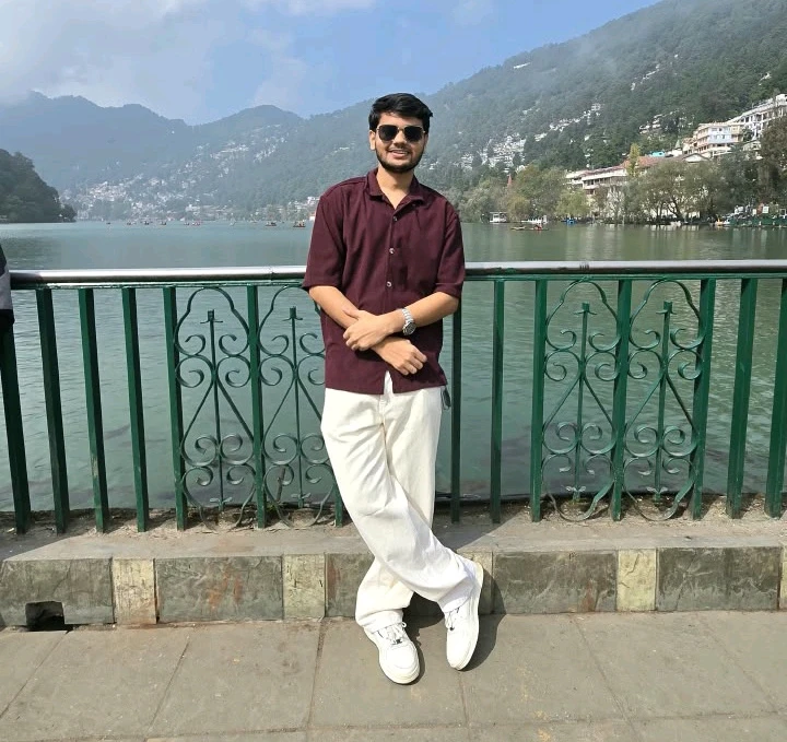 GIF yashyizweho na K