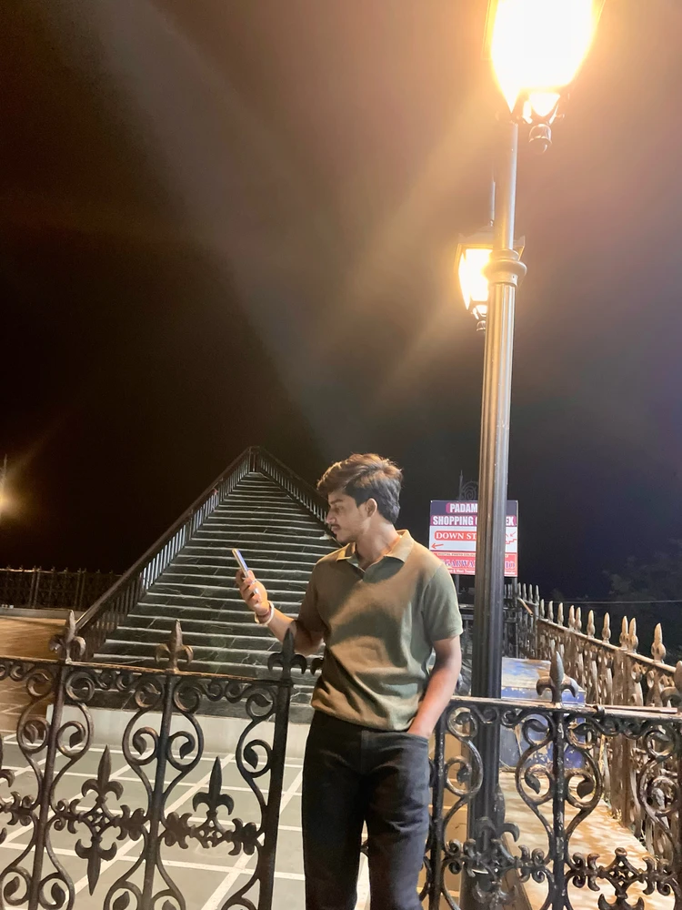 GIF uu soo galiyey Daksh kaushal