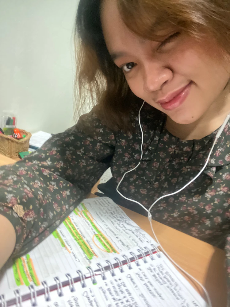 GIF nahral Mina