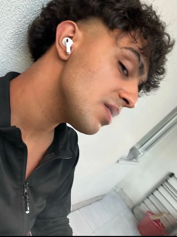 GIF tí playboi gbé sókè