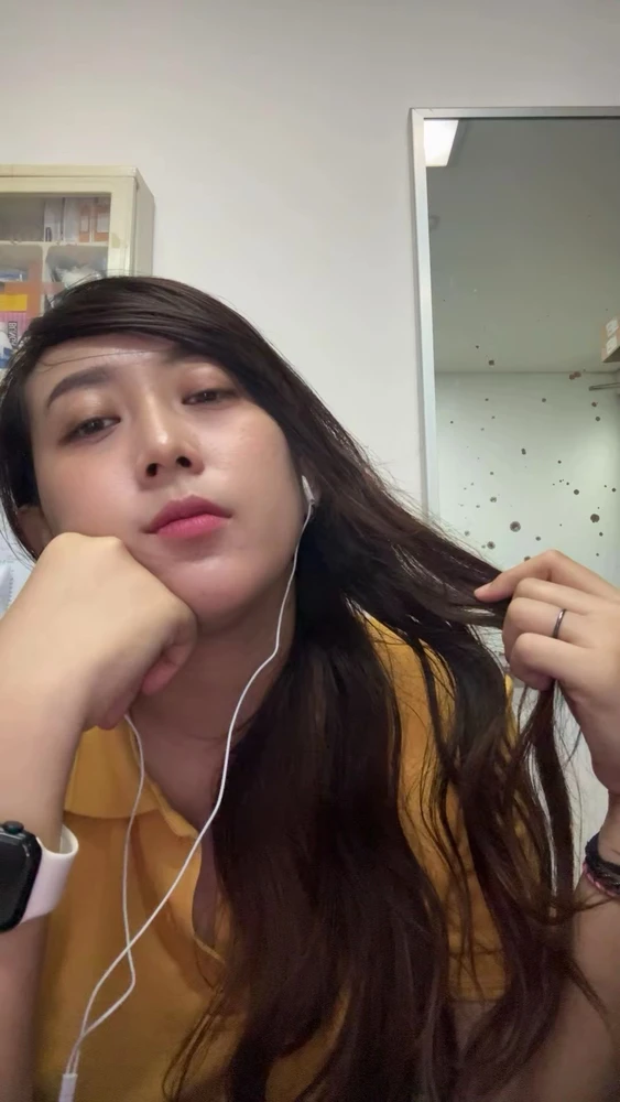 GIF naložil Meg