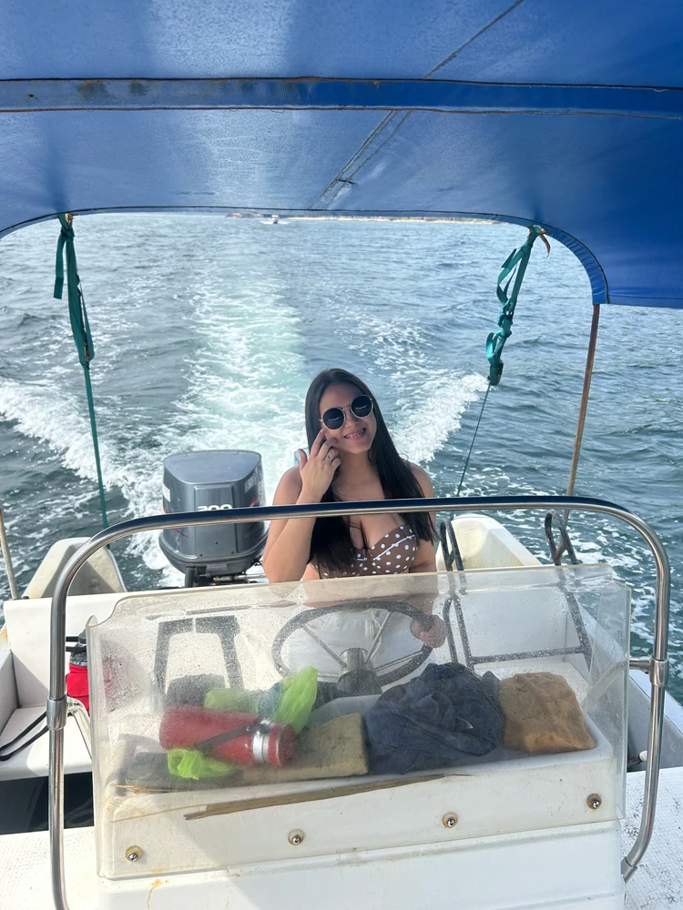 GIF nke Claudia bugoro