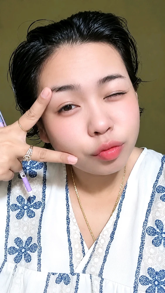 GIF dimuat naik oleh Beezeecambodia