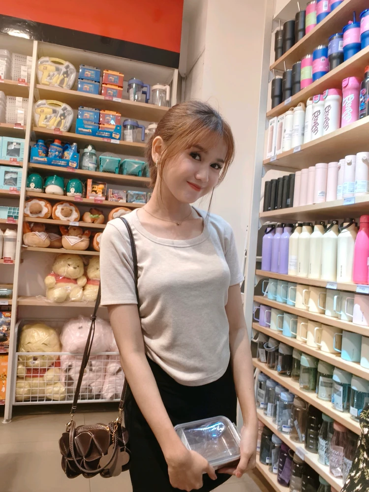 GIF uploaded by Anna