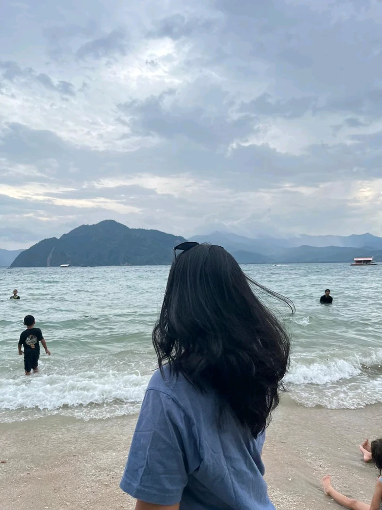 GIF uploaded by Manda