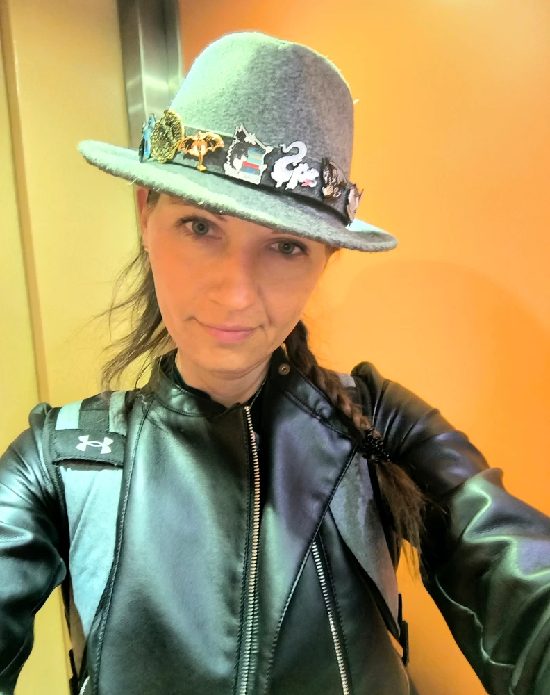 Eva တင်ထားသော ပုံ