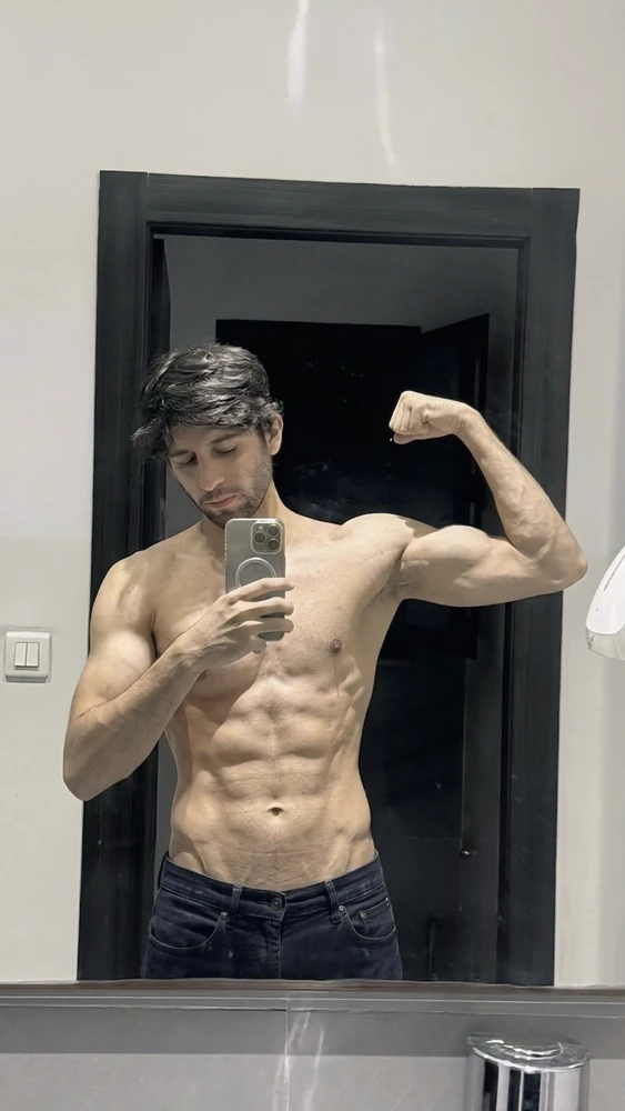 GIF eropgeluede vum Achraf