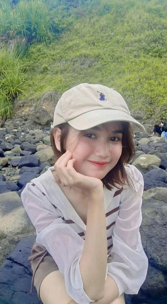 GIF uploaded by Anna