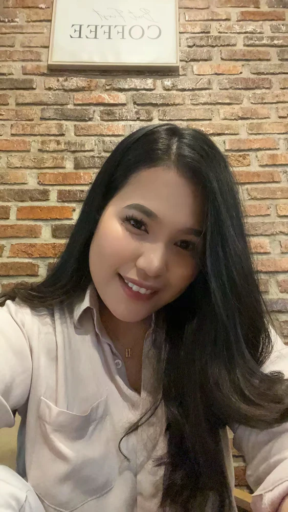GIF uploaded by Agnes