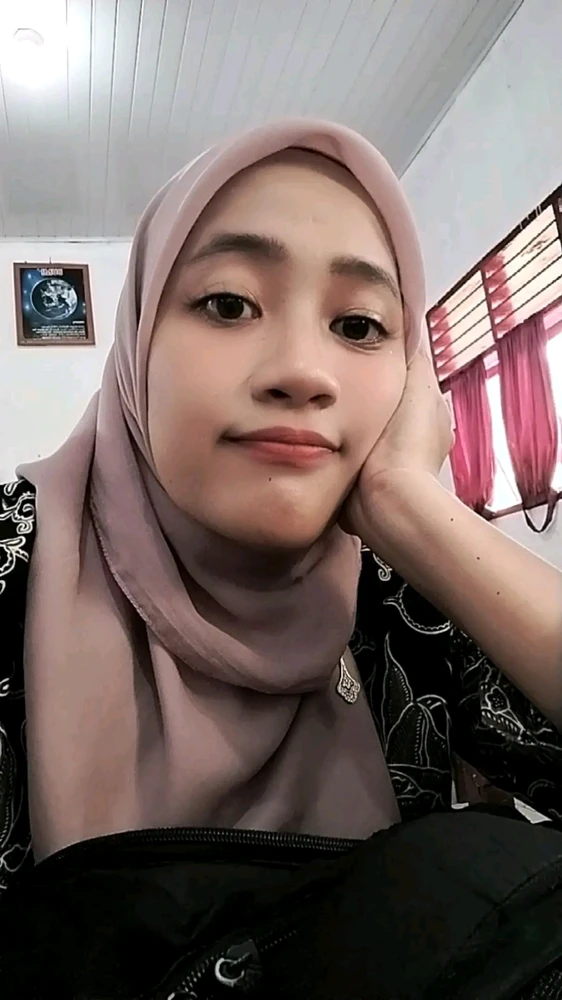 GIF uploaded by Amalia