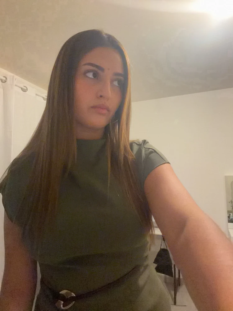 Yasmine پاران اپ لوڊ ٿيل GIF