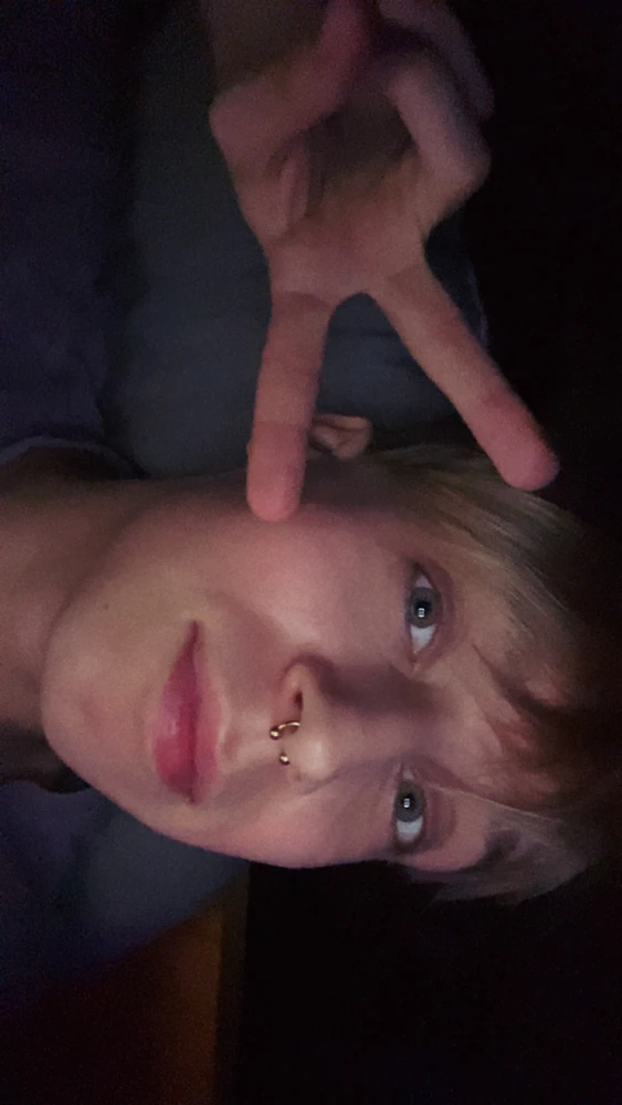 GIF eropgeluede vum Lucas